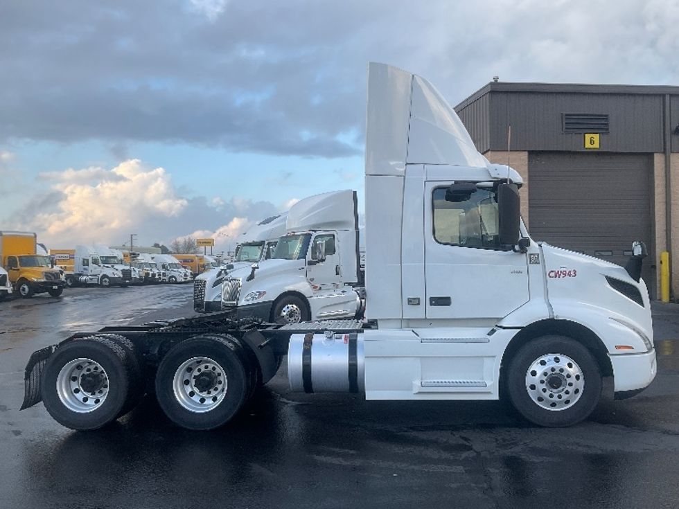 Day Cab Tractor-Heavy Duty Tractors-Volvo-2020-VNR64300-West Sacramento-CA-518,614\n\t\tmiles-$ 50,000 - Image 8