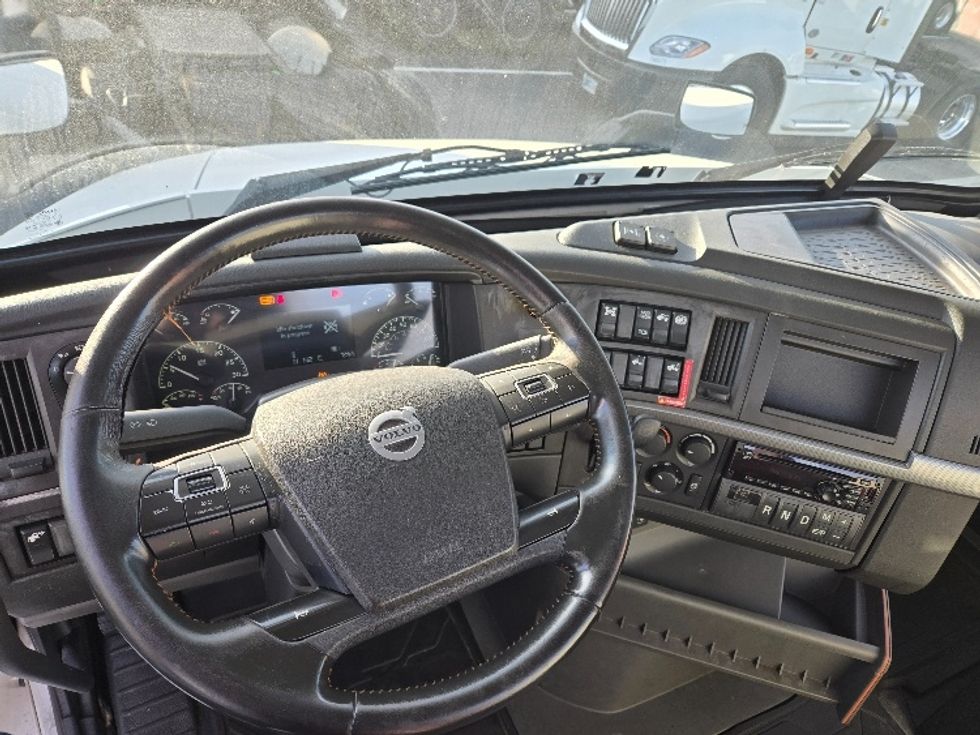 2020 Volvo Truck VNR photo 10