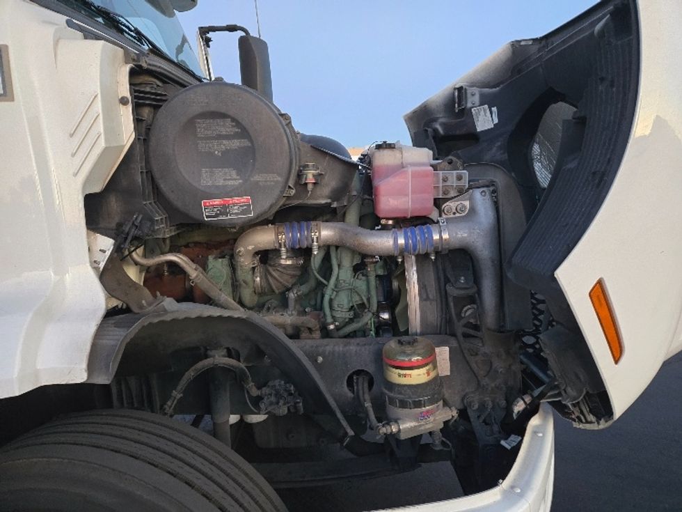 2020 Volvo Truck VNR photo 14