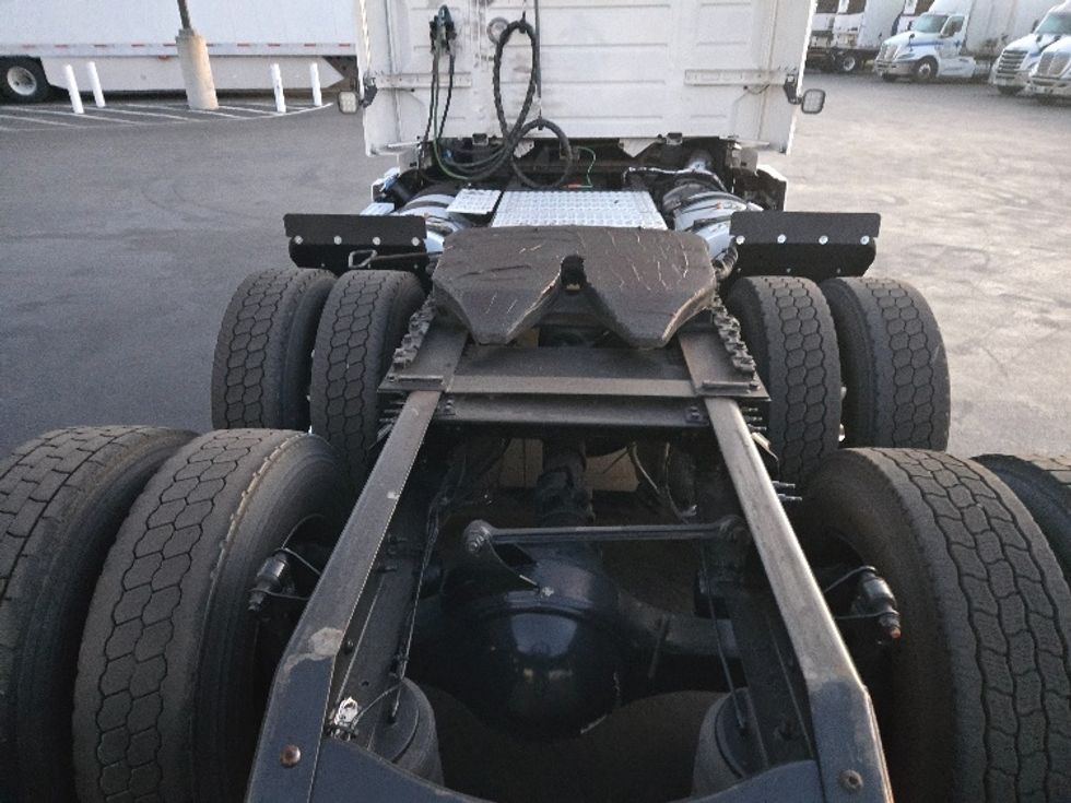 Day Cab Tractor-Heavy Duty Tractors-Volvo-2020-VNR64300-West Sacramento-CA-519,875\n\t\tmiles-$ 50,000 - Image 6