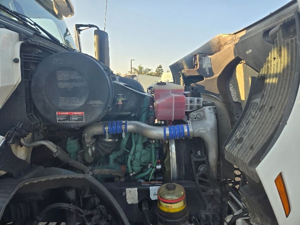 Day Cab Tractor-Heavy Duty Tractors-Volvo-2020-VNR64300-West Sacramento-CA-523,068\n\t\tmiles-$ 45,000 - Image 15