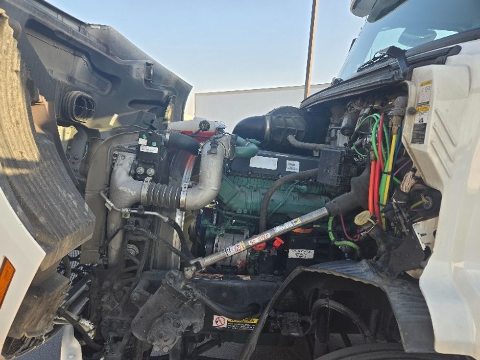 Day Cab Tractor-Heavy Duty Tractors-Volvo-2020-VNR64300-West Sacramento-CA-523,068\n\t\tmiles-$ 45,000 - Image 16