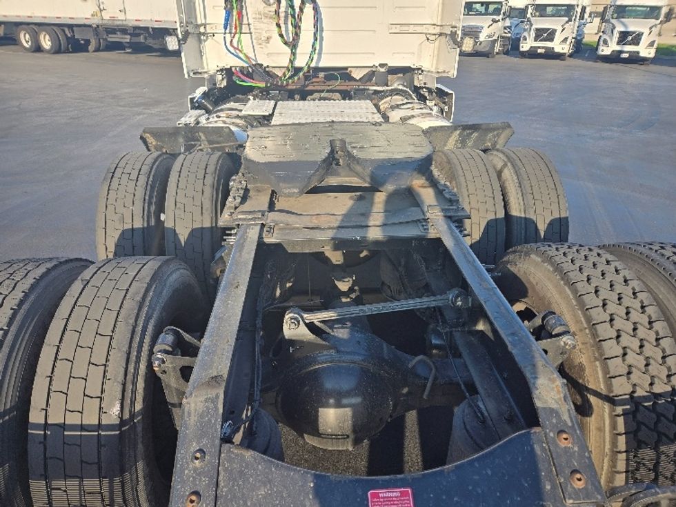 Day Cab Tractor-Heavy Duty Tractors-Volvo-2020-VNR64300-West Sacramento-CA-523,068\n\t\tmiles-$ 45,000 - Image 6