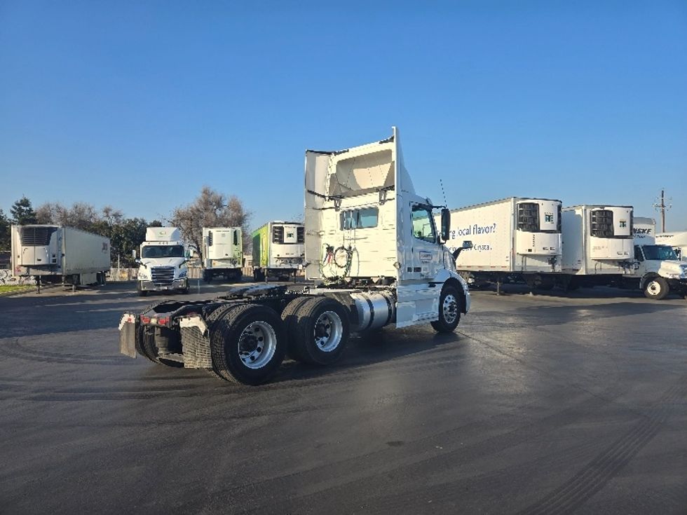 Day Cab Tractor-Heavy Duty Tractors-Volvo-2020-VNR64300-West Sacramento-CA-523,068\n\t\tmiles-$ 45,000 - Image 7