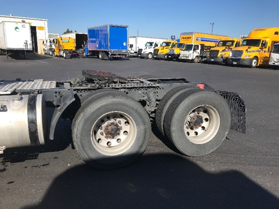 Day Cab Tractor-Heavy Duty Tractors-Volvo-2020-VNR64300-West Sacramento-CA-524,386\n\t\tmiles-$ 44,750 - Image 17