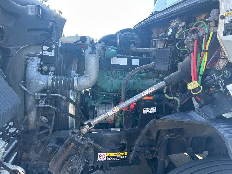 Day Cab Tractor-Heavy Duty Tractors-Volvo-2020-VNR64300-West Sacramento-CA-524,740\n\t\tmiles-$ 44,750 - Image 16