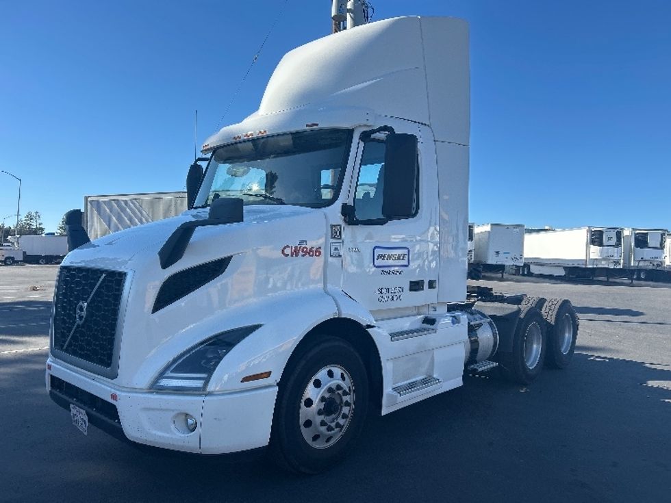 Day Cab Tractor-Heavy Duty Tractors-Volvo-2020-VNR64300-West Sacramento-CA-524,740\n\t\tmiles-$ 44,750 - Image 3