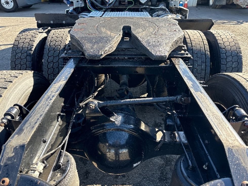 Day Cab Tractor-Heavy Duty Tractors-Volvo-2020-VNR64300-West Sacramento-CA-525,674\n\t\tmiles-$ 36,250 - Image 6