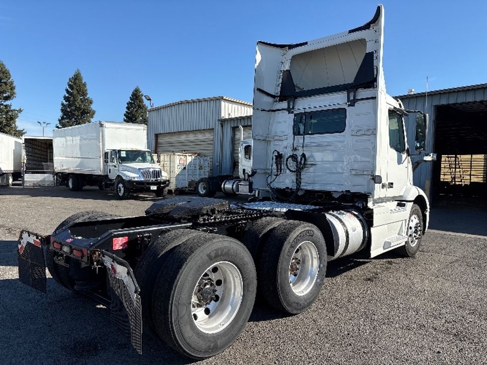 Day Cab Tractor-Heavy Duty Tractors-Volvo-2020-VNR64300-West Sacramento-CA-525,674\n\t\tmiles-$ 36,250 - Image 7