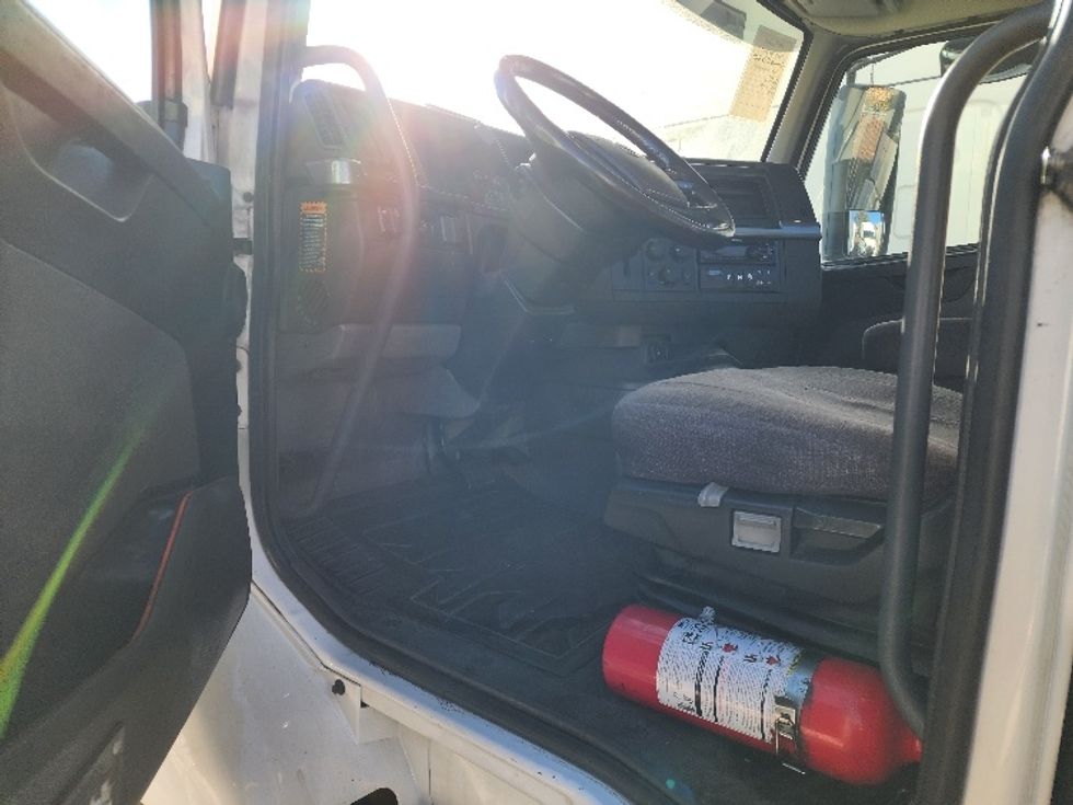 Day Cab Tractor-Heavy Duty Tractors-Volvo-2020-VNR64300-West Sacramento-CA-525,674\n\t\tmiles-$ 36,250 - Image 9