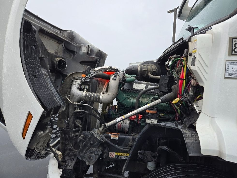 Day Cab Tractor-Heavy Duty Tractors-Volvo-2020-VNR64300-West Sacramento-CA-529,140\n\t\tmiles-$ 44,250 - Image 16