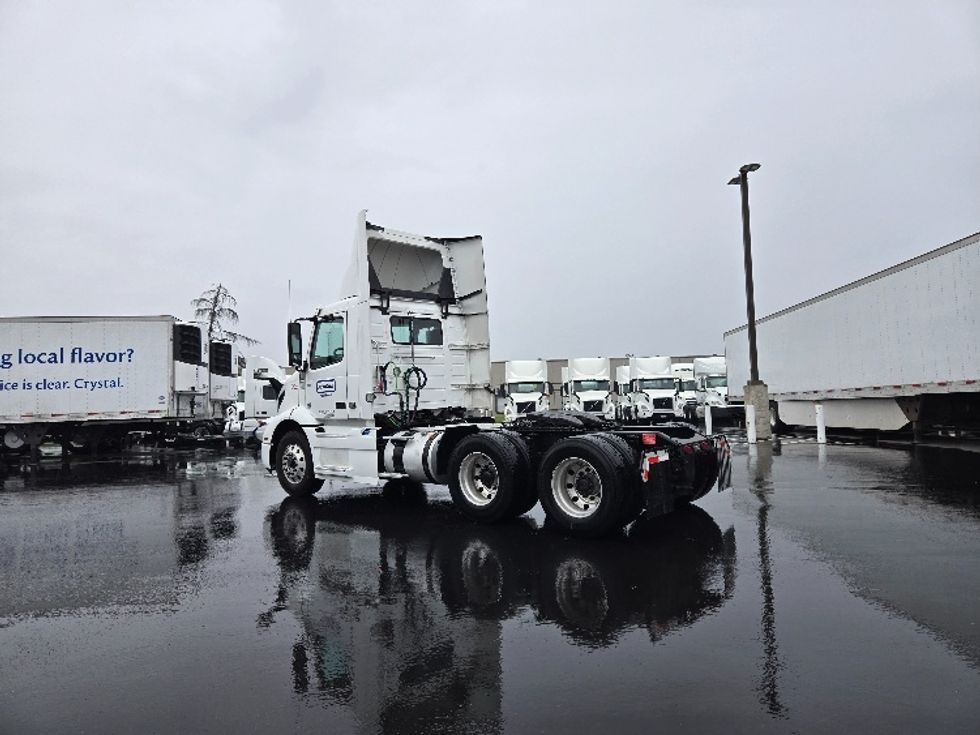 Day Cab Tractor-Heavy Duty Tractors-Volvo-2020-VNR64300-West Sacramento-CA-529,140\n\t\tmiles-$ 44,250 - Image 5