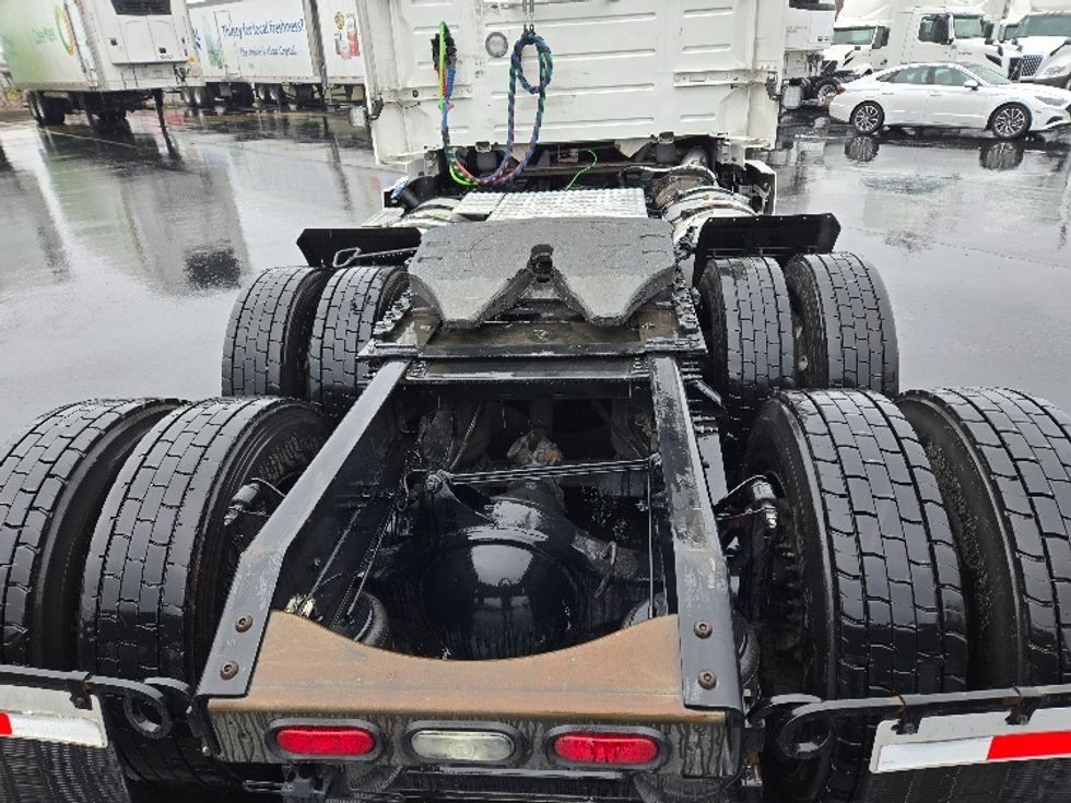 Day Cab Tractor-Heavy Duty Tractors-Volvo-2020-VNR64300-West Sacramento-CA-529,140\n\t\tmiles-$ 44,250 - Image 6