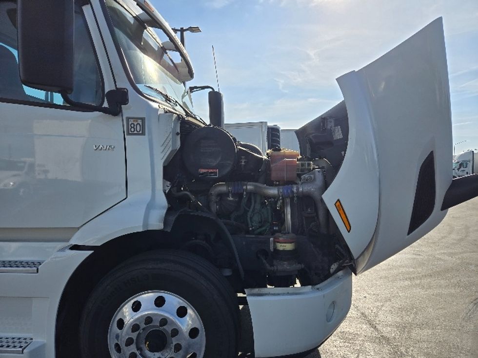 Day Cab Tractor-Heavy Duty Tractors-Volvo-2020-VNR64300-West Sacramento-CA-552,123\n\t\tmiles-$ 41,750 - Image 15