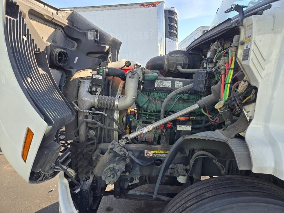 Day Cab Tractor-Heavy Duty Tractors-Volvo-2020-VNR64300-West Sacramento-CA-552,123\n\t\tmiles-$ 41,750 - Image 16
