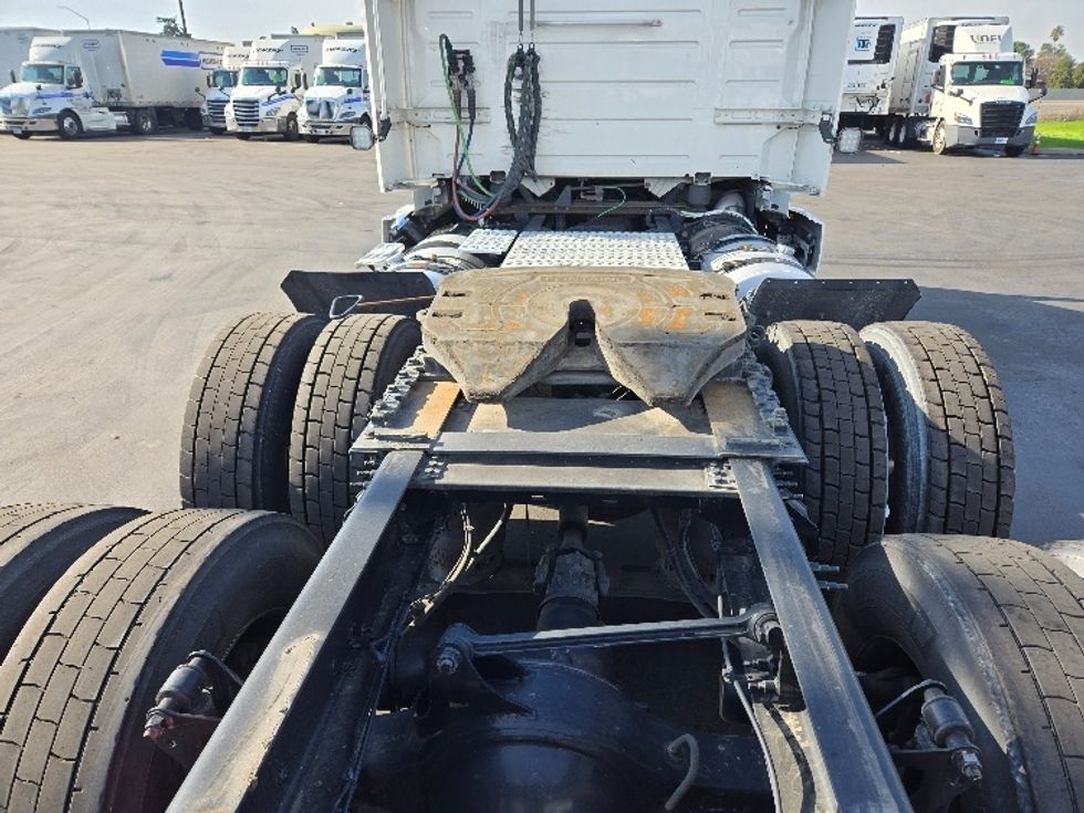 Day Cab Tractor-Heavy Duty Tractors-Volvo-2020-VNR64300-West Sacramento-CA-552,123\n\t\tmiles-$ 41,750 - Image 6