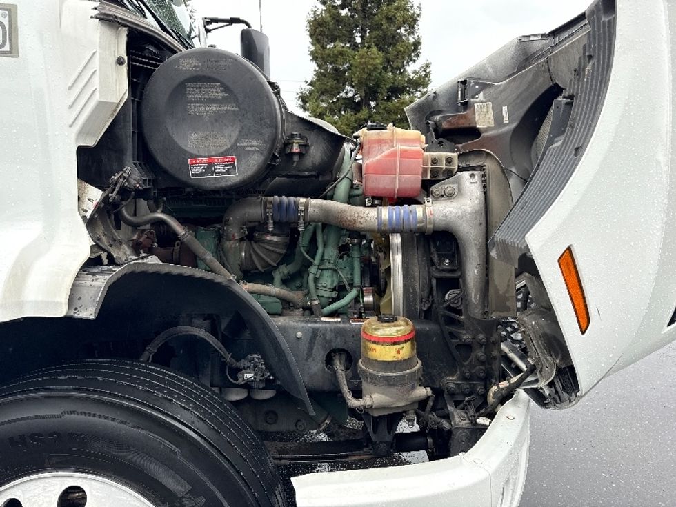 Day Cab Tractor-Heavy Duty Tractors-Volvo-2020-VNR64300-West Sacramento-CA-560,745\n\t\tmiles-$ 33,000 - Image 15