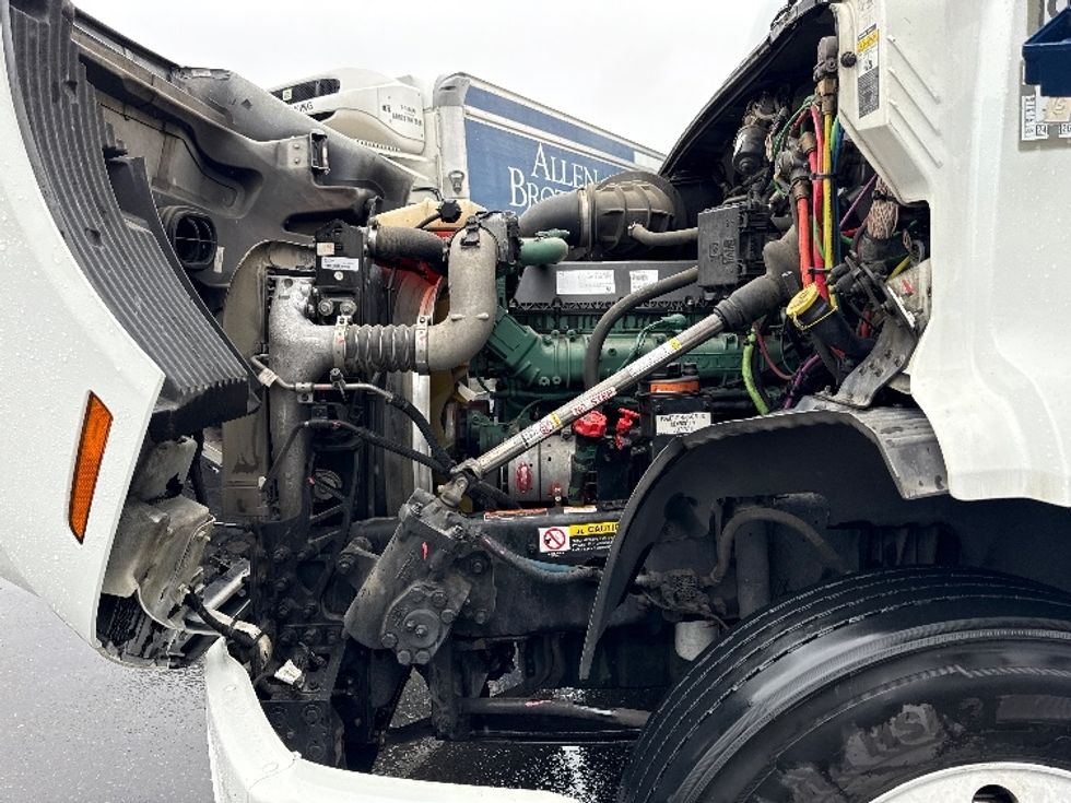Day Cab Tractor-Heavy Duty Tractors-Volvo-2020-VNR64300-West Sacramento-CA-560,745\n\t\tmiles-$ 33,000 - Image 16