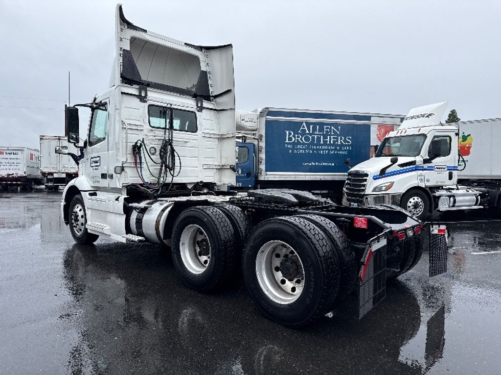 Day Cab Tractor-Heavy Duty Tractors-Volvo-2020-VNR64300-West Sacramento-CA-560,745\n\t\tmiles-$ 33,000 - Image 5