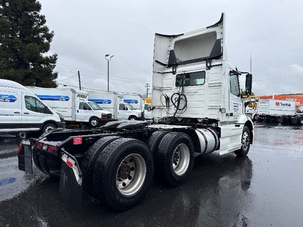 Day Cab Tractor-Heavy Duty Tractors-Volvo-2020-VNR64300-West Sacramento-CA-560,745\n\t\tmiles-$ 33,000 - Image 7
