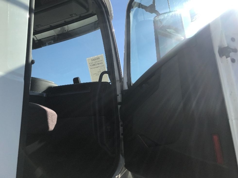Day Cab Tractor-Heavy Duty Tractors-Volvo-2020-VNR64300-West Sacramento-CA-562,088\n\t\tmiles-$ 40,500 - Image 12
