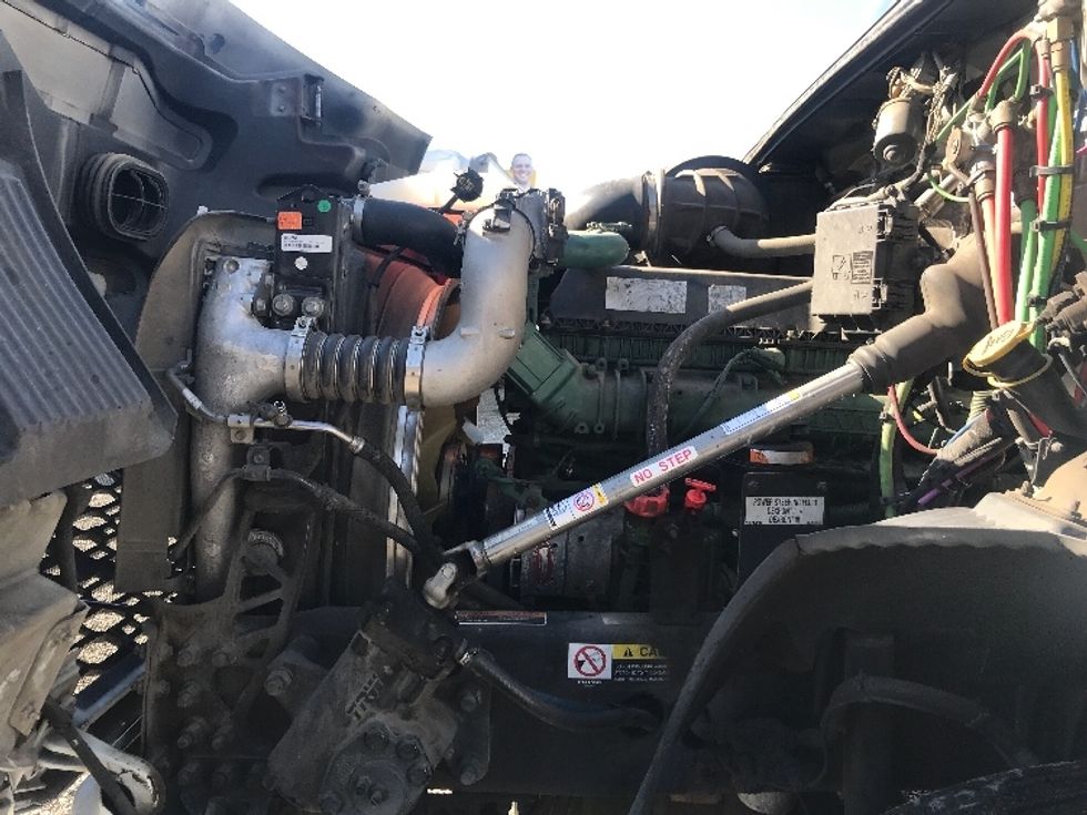 Day Cab Tractor-Heavy Duty Tractors-Volvo-2020-VNR64300-West Sacramento-CA-562,088\n\t\tmiles-$ 40,500 - Image 16