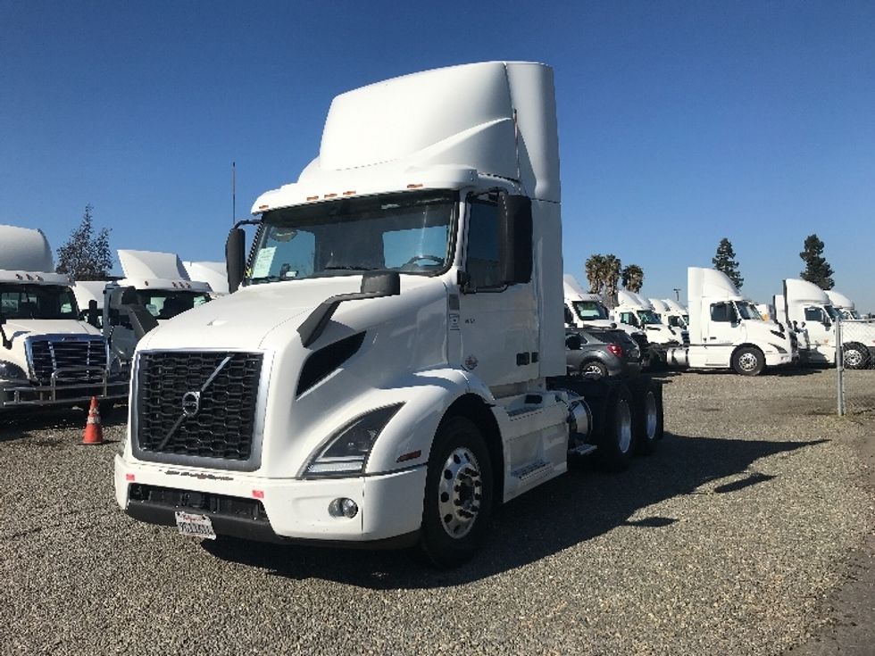 Day Cab Tractor-Heavy Duty Tractors-Volvo-2020-VNR64300-West Sacramento-CA-562,088\n\t\tmiles-$ 40,500 - Image 3