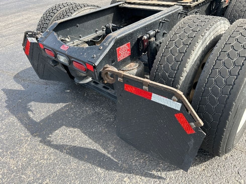 Day Cab Tractor-Heavy Duty Tractors-Volvo-2020-VNR64300-White Deer-PA-452,269\n\t\tmiles-$ 39,000 - Image 19