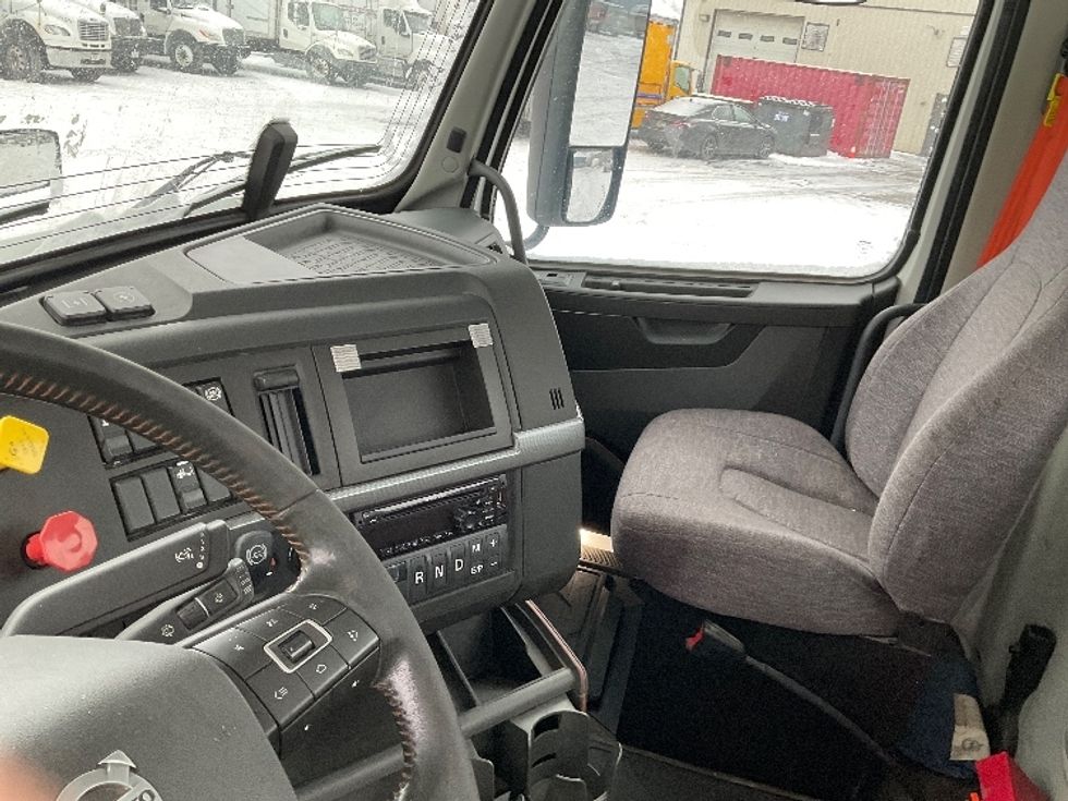 Day Cab Tractor-Heavy Duty Tractors-Volvo-2020-VNR64300-Whitesboro-NY-426,176\n\t\tmiles-$ 37,500 - Image 10