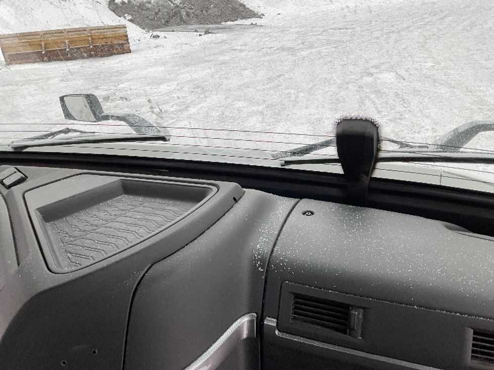 Day Cab Tractor-Heavy Duty Tractors-Volvo-2020-VNR64300-Whitesboro-NY-426,176\n\t\tmiles-$ 37,500 - Image 13