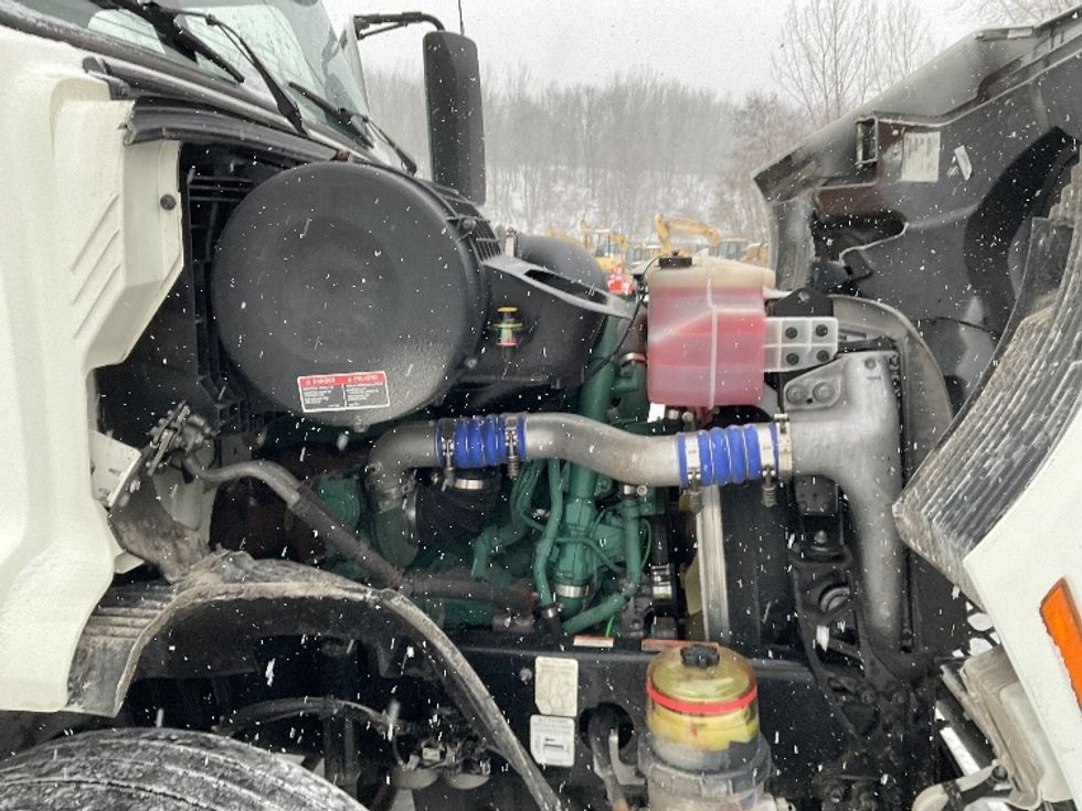 Day Cab Tractor-Heavy Duty Tractors-Volvo-2020-VNR64300-Whitesboro-NY-426,176\n\t\tmiles-$ 37,500 - Image 15