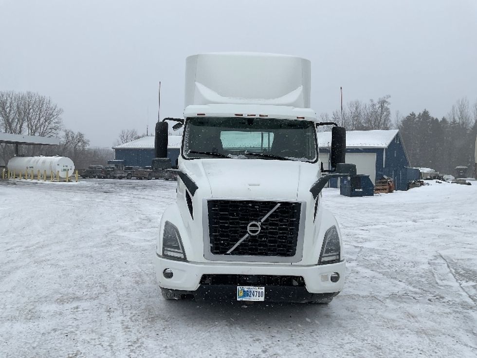 Day Cab Tractor-Heavy Duty Tractors-Volvo-2020-VNR64300-Whitesboro-NY-426,176\n\t\tmiles-$ 37,500 - Image 2