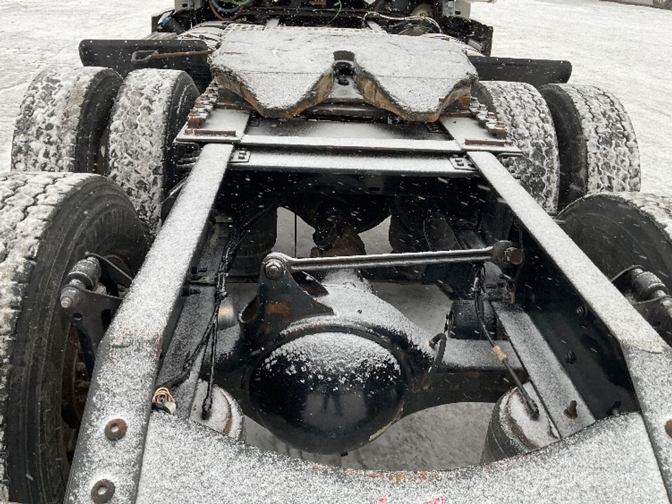 Day Cab Tractor-Heavy Duty Tractors-Volvo-2020-VNR64300-Whitesboro-NY-426,176\n\t\tmiles-$ 37,500 - Image 6