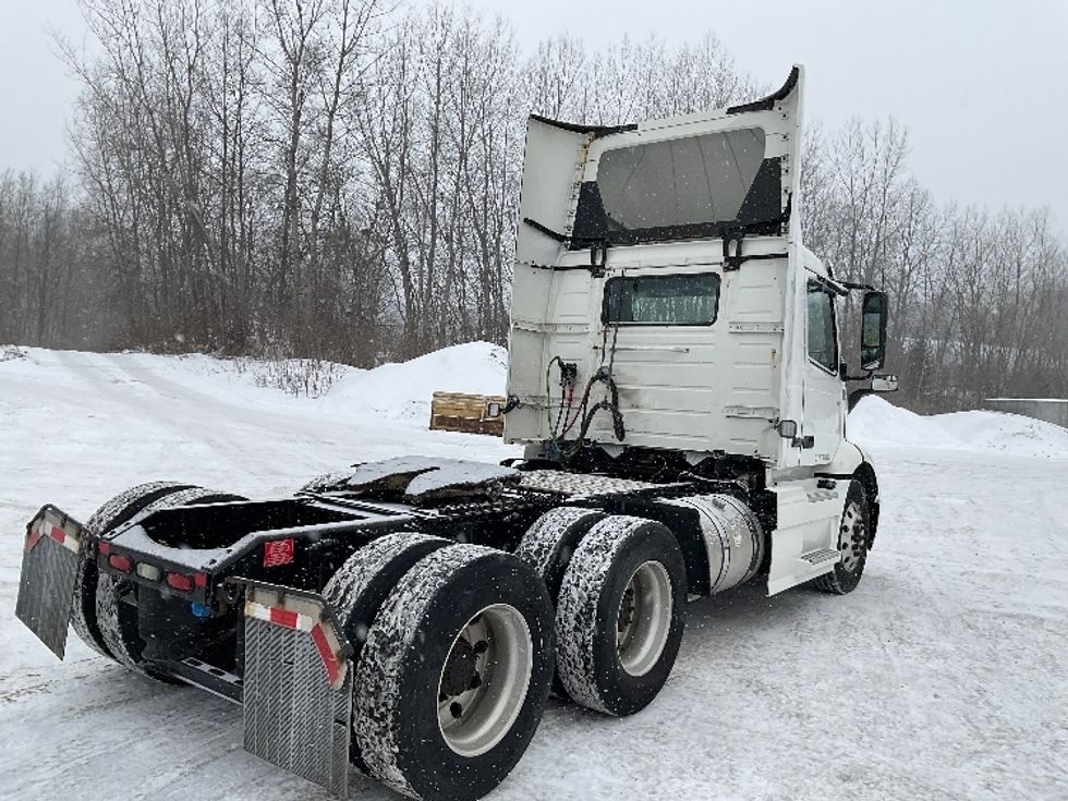 Day Cab Tractor-Heavy Duty Tractors-Volvo-2020-VNR64300-Whitesboro-NY-426,176\n\t\tmiles-$ 37,500 - Image 7