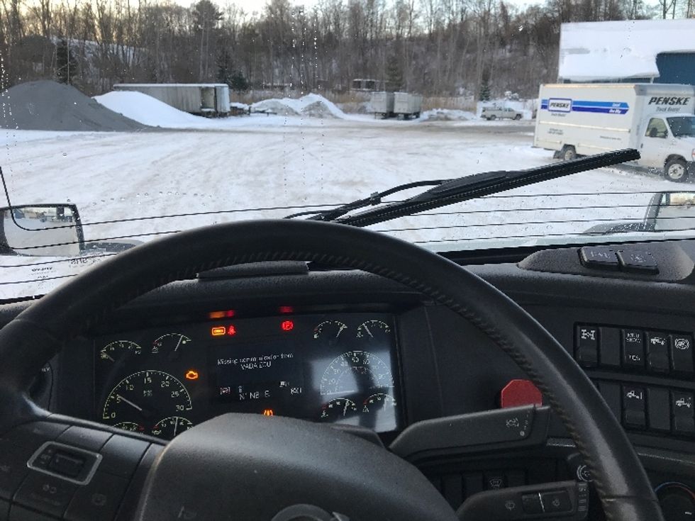 Day Cab Tractor-Heavy Duty Tractors-Volvo-2020-VNR64300-Whitesboro-NY-453,181\n\t\tmiles-$ 37,000 - Image 11