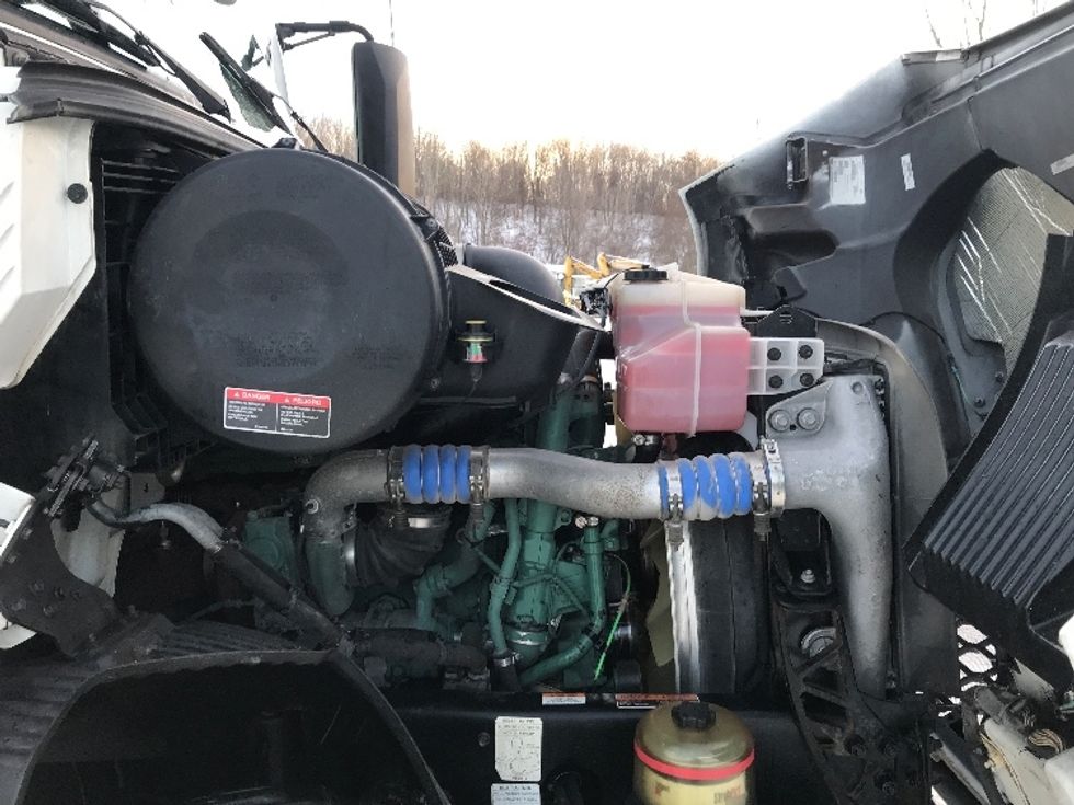 Day Cab Tractor-Heavy Duty Tractors-Volvo-2020-VNR64300-Whitesboro-NY-453,181\n\t\tmiles-$ 37,000 - Image 15