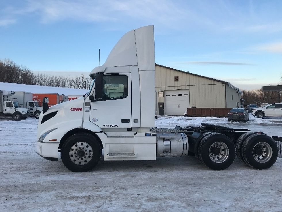 Day Cab Tractor-Heavy Duty Tractors-Volvo-2020-VNR64300-Whitesboro-NY-453,181\n\t\tmiles-$ 37,000 - Image 4