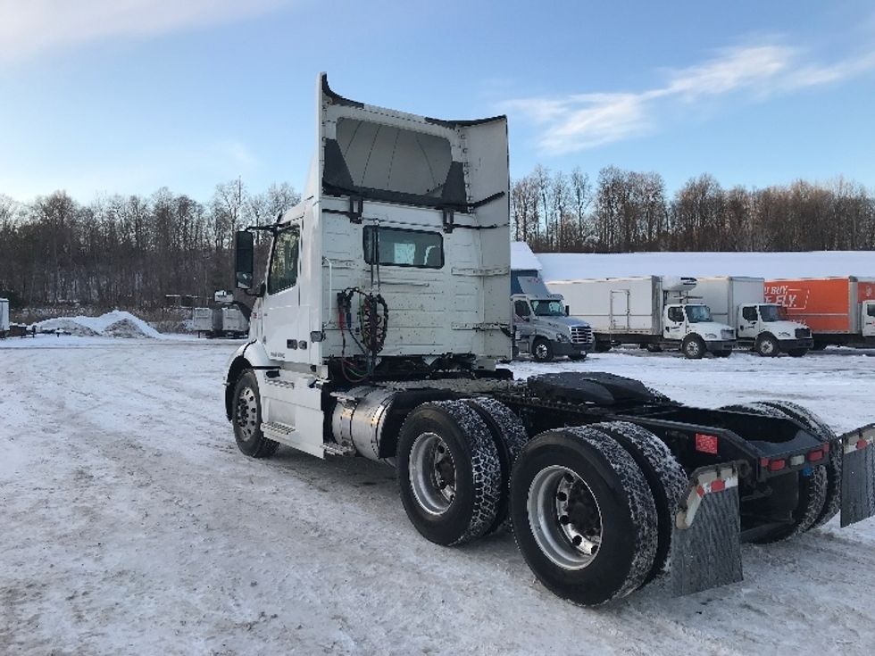 Day Cab Tractor-Heavy Duty Tractors-Volvo-2020-VNR64300-Whitesboro-NY-453,181\n\t\tmiles-$ 37,000 - Image 5