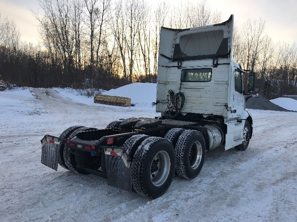 Day Cab Tractor-Heavy Duty Tractors-Volvo-2020-VNR64300-Whitesboro-NY-453,181\n\t\tmiles-$ 37,000 - Image 7