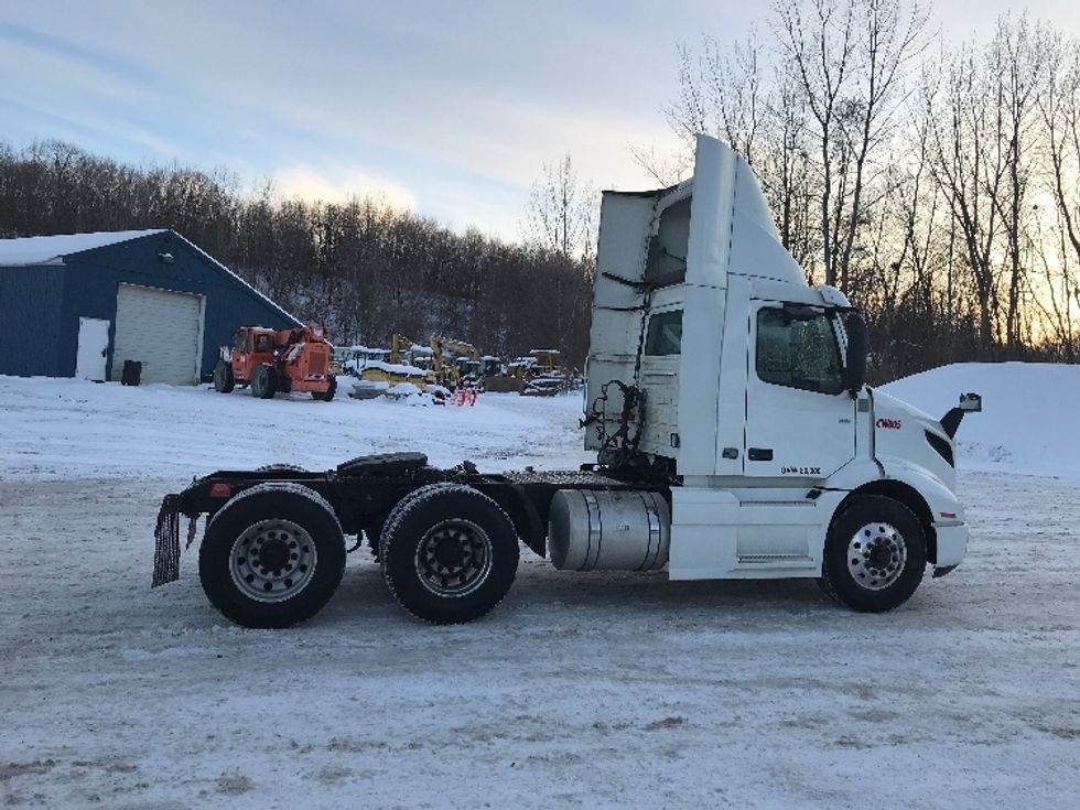 Day Cab Tractor-Heavy Duty Tractors-Volvo-2020-VNR64300-Whitesboro-NY-453,181\n\t\tmiles-$ 37,000 - Image 8