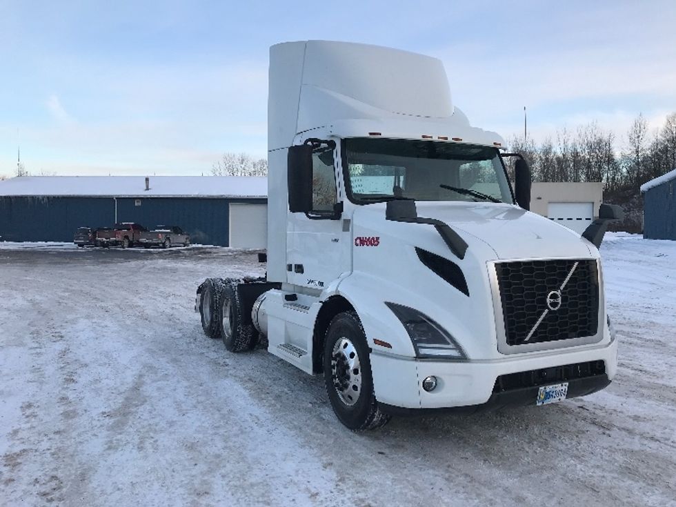 Day Cab Tractor-Heavy Duty Tractors-Volvo-2020-VNR64300-Whitesboro-NY-475,625\n\t\tmiles-$ 30,250 - Image 1