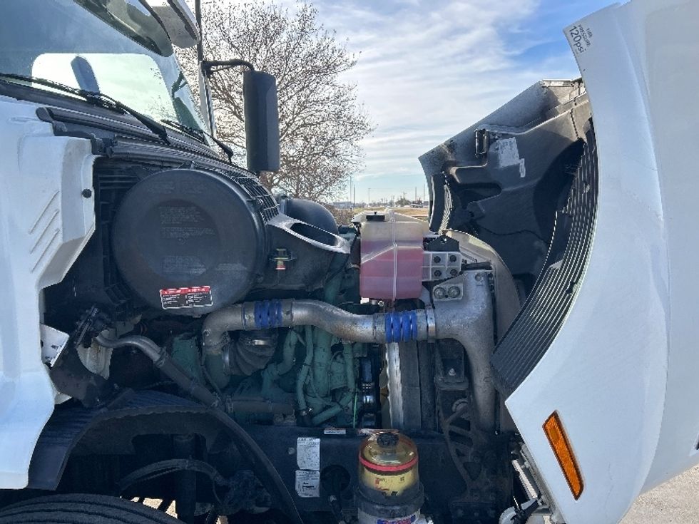 Day Cab Tractor-Heavy Duty Tractors-Volvo-2020-VNR64300-Wichita-KS-358,351\n\t\tmiles-$ 51,250 - Image 15