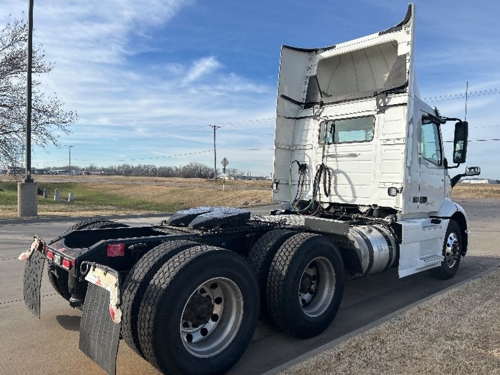 Day Cab Tractor-Heavy Duty Tractors-Volvo-2020-VNR64300-Wichita-KS-358,351\n\t\tmiles-$ 51,250 - Image 7