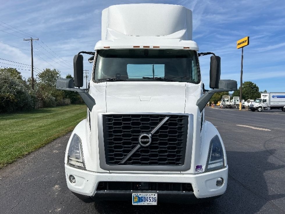 Day Cab Tractor-Heavy Duty Tractors-Volvo-2020-VNR64300-Wilkes Barre-PA-487,593\n\t\tmiles-$ 14,500 - Image 2