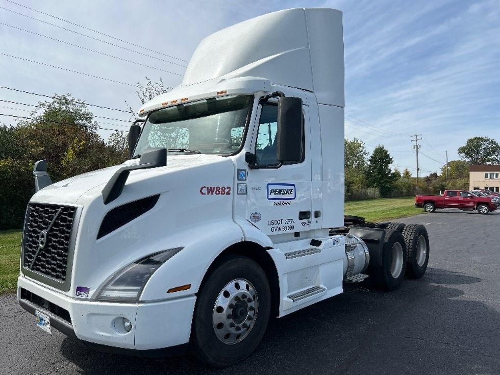 Day Cab Tractor-Heavy Duty Tractors-Volvo-2020-VNR64300-Wilkes Barre-PA-487,593\n\t\tmiles-$ 14,500 - Image 3