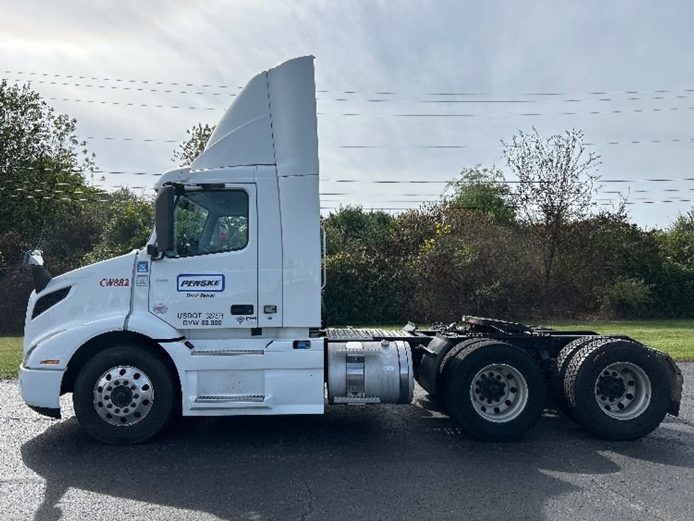 Day Cab Tractor-Heavy Duty Tractors-Volvo-2020-VNR64300-Wilkes Barre-PA-487,593\n\t\tmiles-$ 14,500 - Image 4
