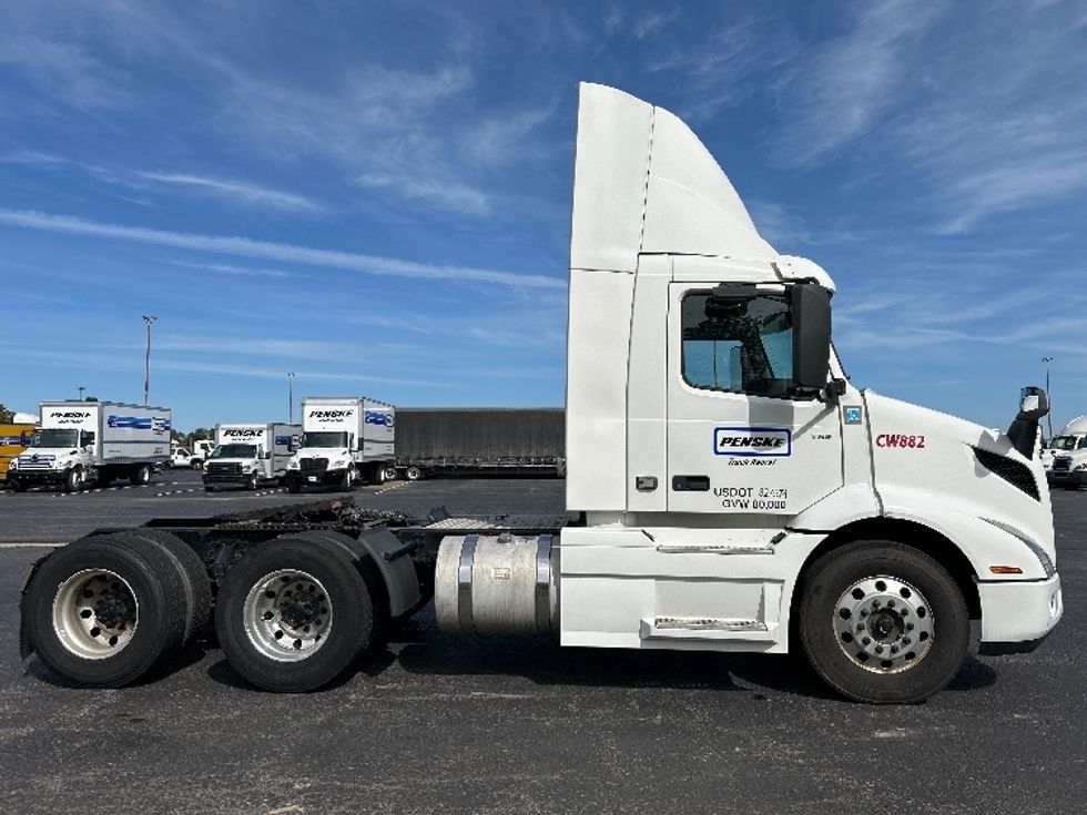Day Cab Tractor-Heavy Duty Tractors-Volvo-2020-VNR64300-Wilkes Barre-PA-487,593\n\t\tmiles-$ 14,500 - Image 8