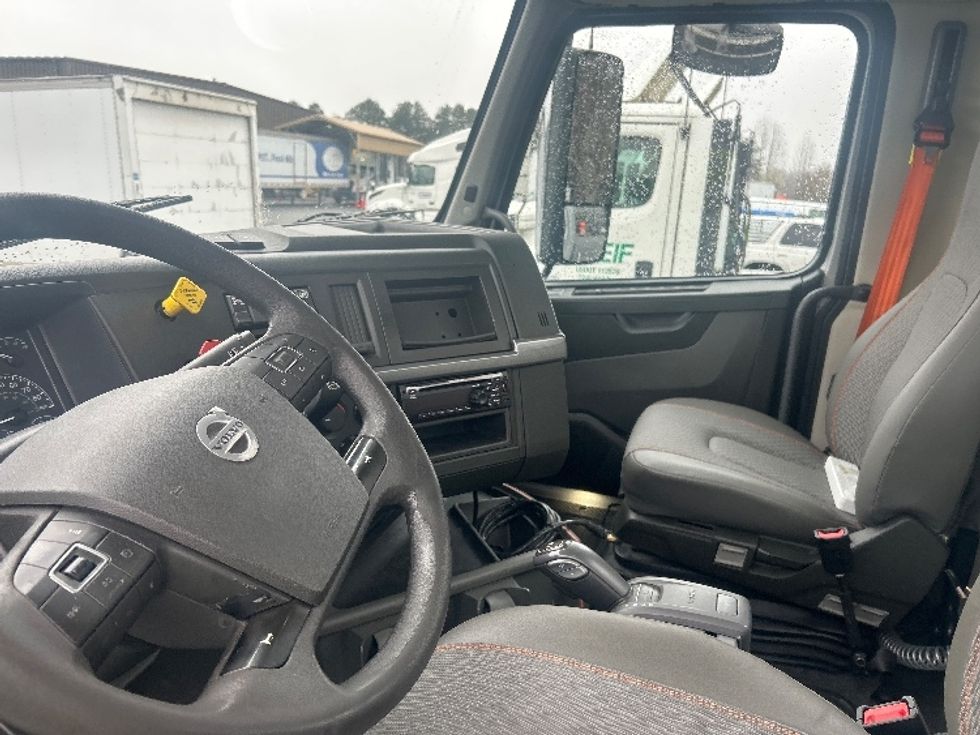 Day Cab Tractor-Heavy Duty Tractors-Volvo-2020-VNR64300-Winston Salem-NC-433,007\n\t\tmiles-$ 42,000 - Image 10