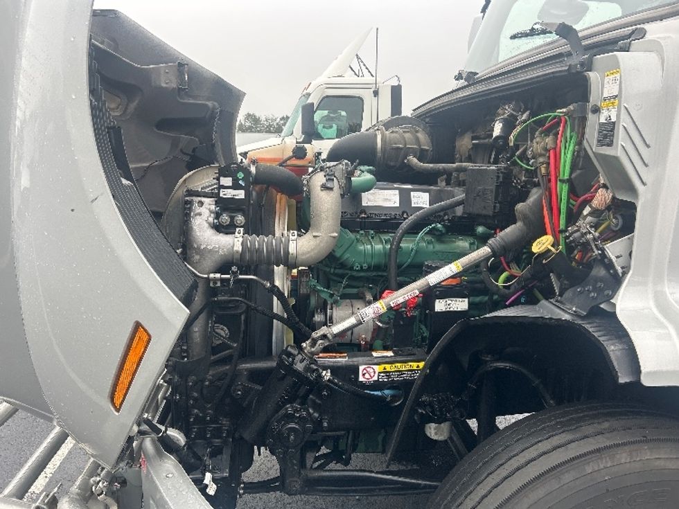 Day Cab Tractor-Heavy Duty Tractors-Volvo-2020-VNR64300-Winston Salem-NC-433,007\n\t\tmiles-$ 42,000 - Image 16