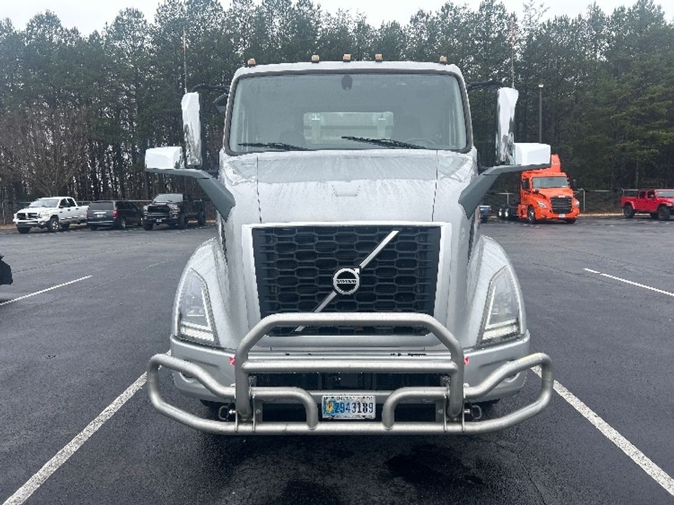 Day Cab Tractor-Heavy Duty Tractors-Volvo-2020-VNR64300-Winston Salem-NC-433,007\n\t\tmiles-$ 42,000 - Image 2